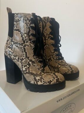 Steve Madden Beige and Black Snake-Print Lace-Up Platform Boots - 7.5